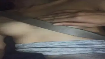 Dalam Mobil ABG Mainin Pentil Sange